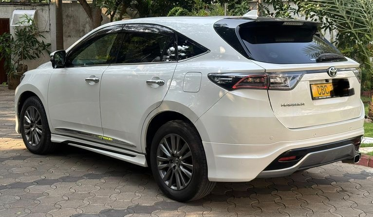 Toyota Harrier Premium 2016
