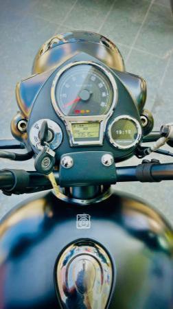 Royal Enfield 350 Classic Outfit Classic 350 2025 - March 28, 2026 12:45 PM - Kalmunai, Ampara