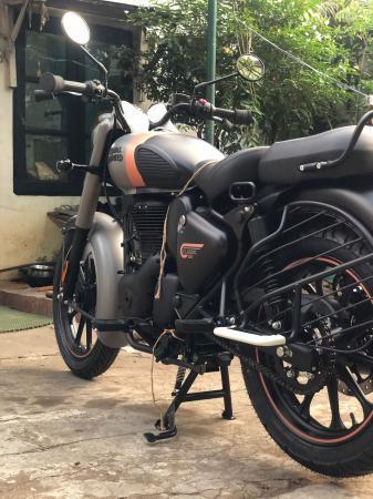 Royal Enfield 350 Classic Outfit Classic 350 2026 - April 25, 2026 06:12 AM - Mount Lavinia, Colombo